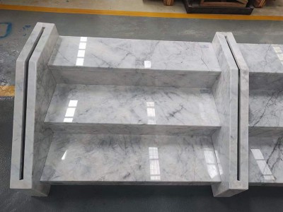 这种香雪白类似的楼梯板