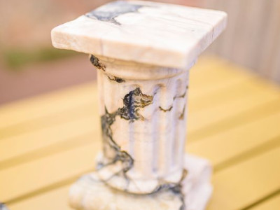 这个雕刻品罗马柱小工艺雕刻